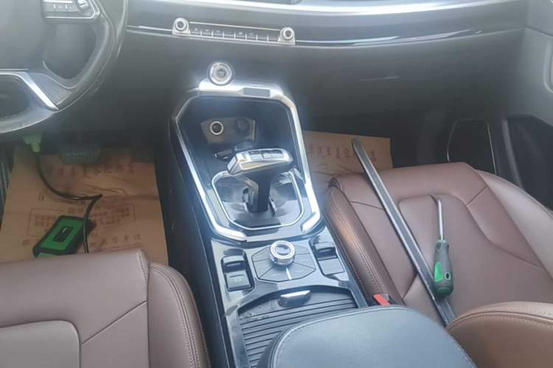 Used Haval H6 2017 Red Label 2.0T Automatic Two-Wheel Drive ZhiShang Model Gear Lever