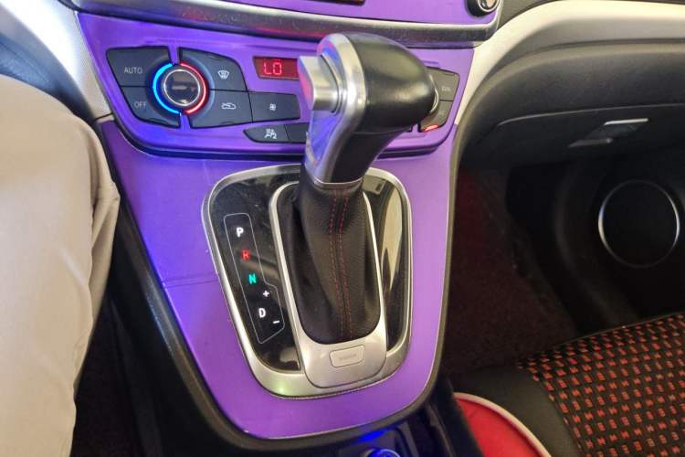 Used Haval H6 2017 Restyled Red-Label Sport Version 1.5T Automatic Two-Wheel Drive Luxury Trim Gear Lever