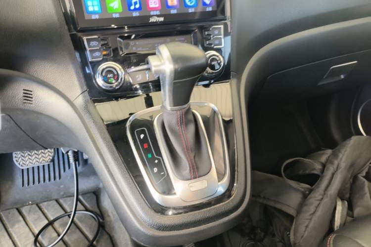 Used Haval H6 2017 Classic Edition 1.5T Automatic Two-Wheel Drive Urban Model Gear Lever