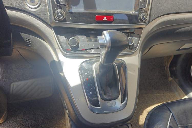 Used Haval H6 2017 Red-Label Sport Edition 1.5T Automatic Two-Wheel Drive Luxury Model Gear Lever