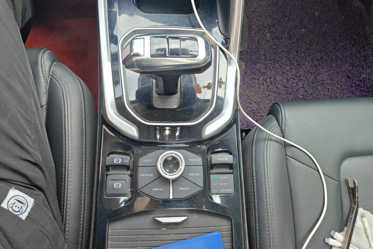 Used Haval H6 2017 Red Label 2.0T Automatic Two-Wheel Drive ZhiShang Model Gear Lever