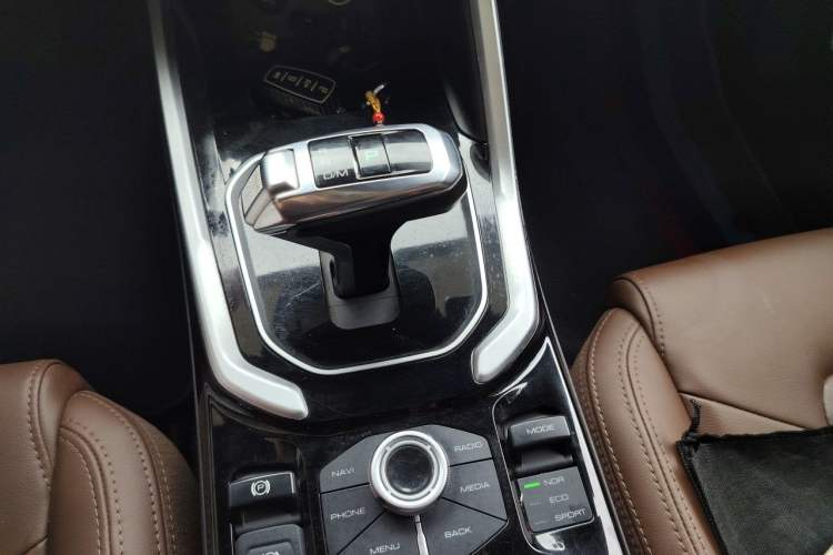Used Haval H6 2017 Red Label 2.0T Automatic Two-Wheel Drive ZhiShang Model Gear Lever