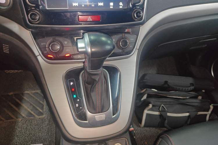 Used Haval H6 2017 Blue Label Sport Edition 1.5T Automatic Two-Wheel Drive Luxury Model Gear Lever