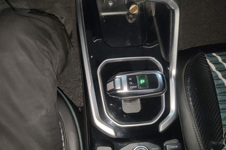 Used Haval H6 2017 Red Label 2.0T Automatic Two-Wheel Drive ZhiShang Model Gear Lever