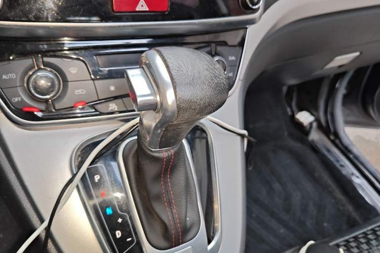 Used Haval H6 2017 Blue Label Sport Edition 1.5T Automatic Two-Wheel Drive Luxury Model Gear Lever