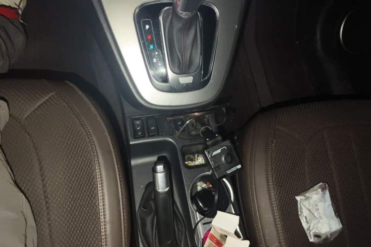 Used Haval H6 2017 Restyled Red-Label Sport Version 1.5T Automatic Two-Wheel Drive Luxury Trim Gear Lever