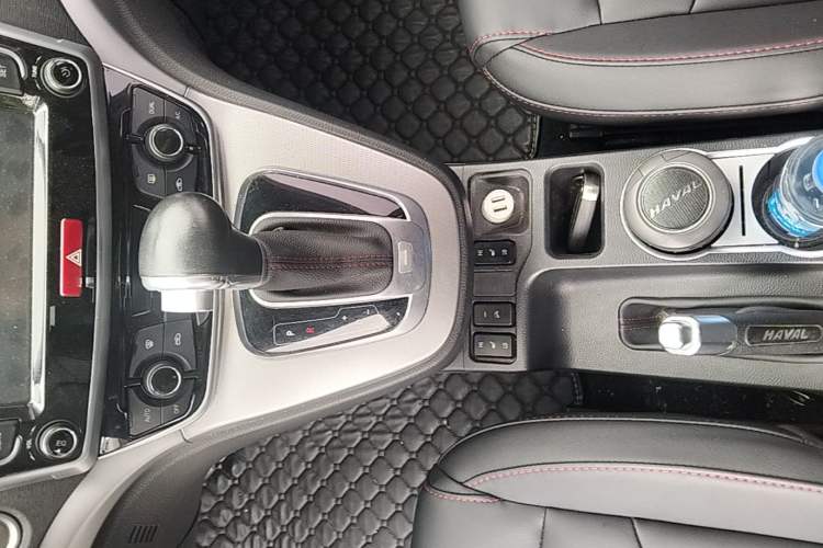 Used Haval H6 2017 Revised Blue-Label Sport Version 1.5T Automatic Two-Wheel Drive Luxury Trim Gear Lever