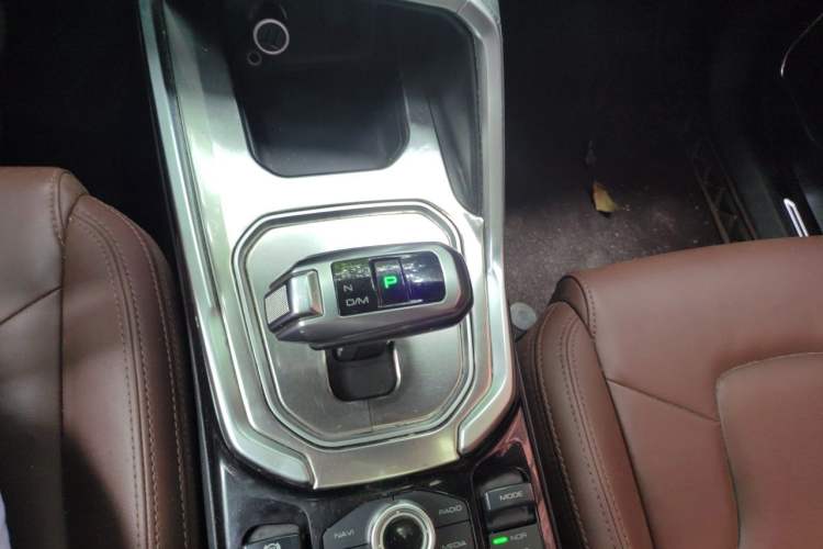 Used Haval H6 2017 Red Label 2.0T Automatic Two-Wheel Drive ZhiShang Model Gear Lever