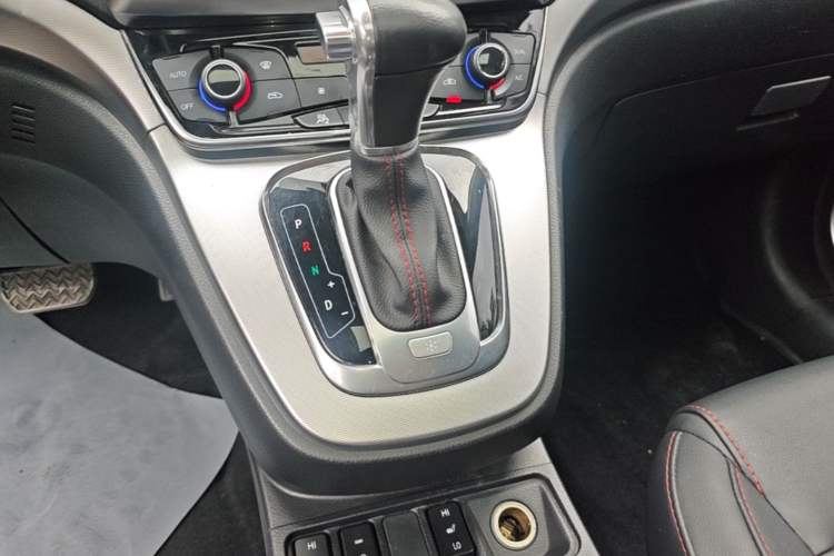 Used Haval H6 2017 Red-Label Sport Edition 1.5T Automatic Two-Wheel Drive Luxury Model Gear Lever