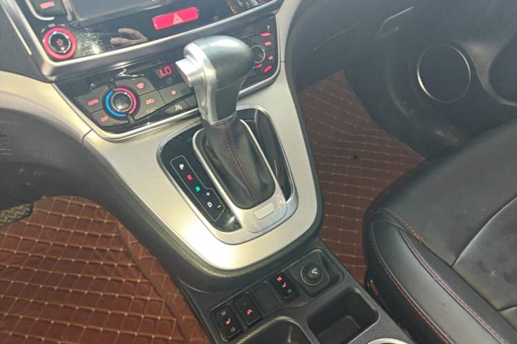 Used Haval H6 2017 Restyled Red-Label Sport Version 1.5T Automatic Two-Wheel Drive Luxury Trim Gear Lever