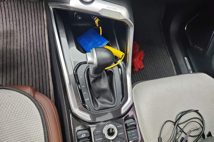 Used Haval H6 2017 Blue Label 1.5T Automatic Two-Wheel Drive ZhiShang Model Gear Lever