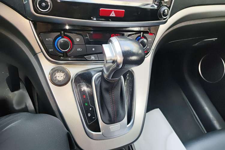 Used Haval H6 2017 Restyled Red-Label Sport Version 1.5T Automatic Two-Wheel Drive Luxury Trim Gear Lever