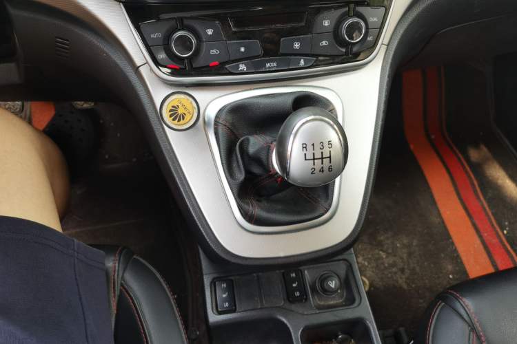 Used Haval H6 2017 Blue Label Sport Edition 1.5T Manual Two-Wheel Drive Elite Model Gear Lever