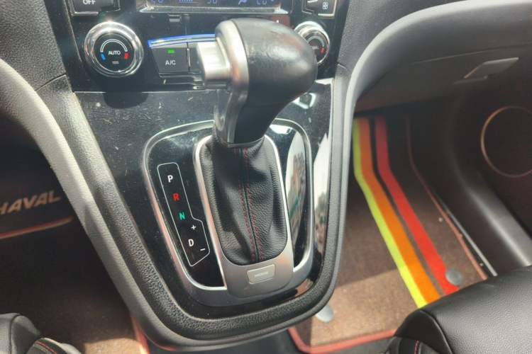 Used Haval H6 2017 Classic Edition 1.5T Automatic Two-Wheel Drive Elite Model Gear Lever