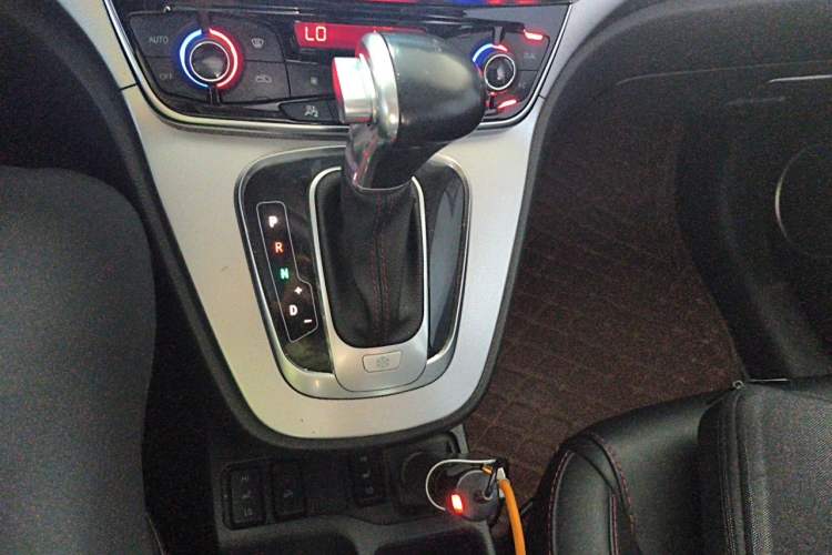 Used Haval H6 2017 Red-Label Sport Edition 1.5T Automatic Two-Wheel Drive Luxury Model Gear Lever