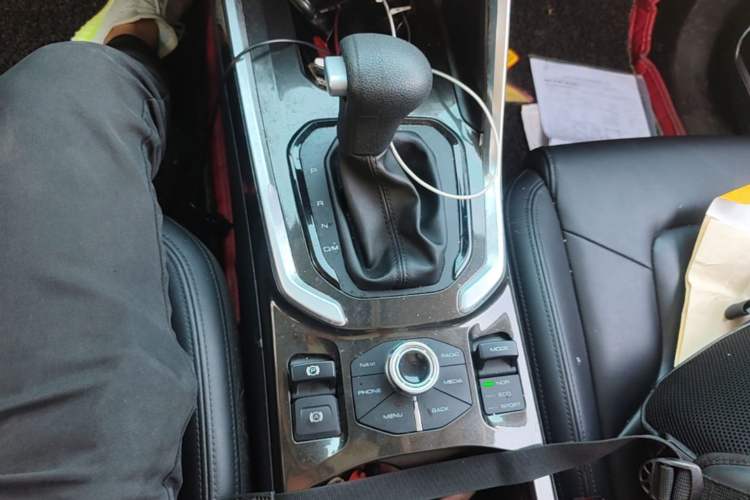 Used Haval H6 2017 Blue Label 1.5T Automatic Two-Wheel Drive ZhiShang Model Gear Lever