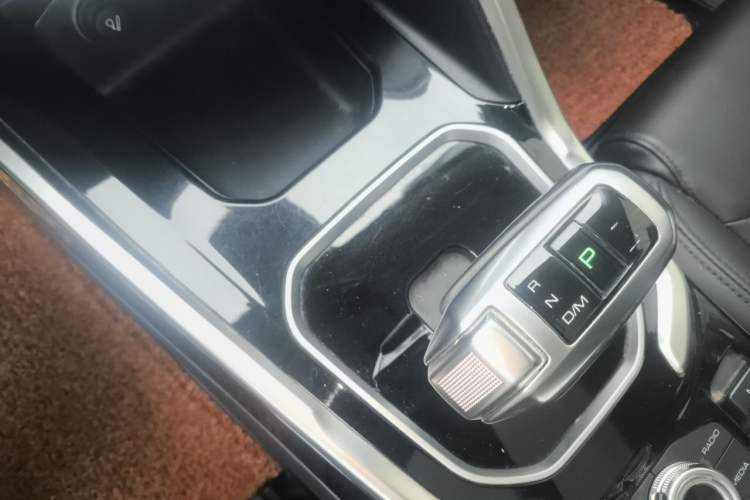 Used Haval H6 2017 Red Label 2.0T Automatic Two-Wheel Drive ZhiShang Model Gear Lever