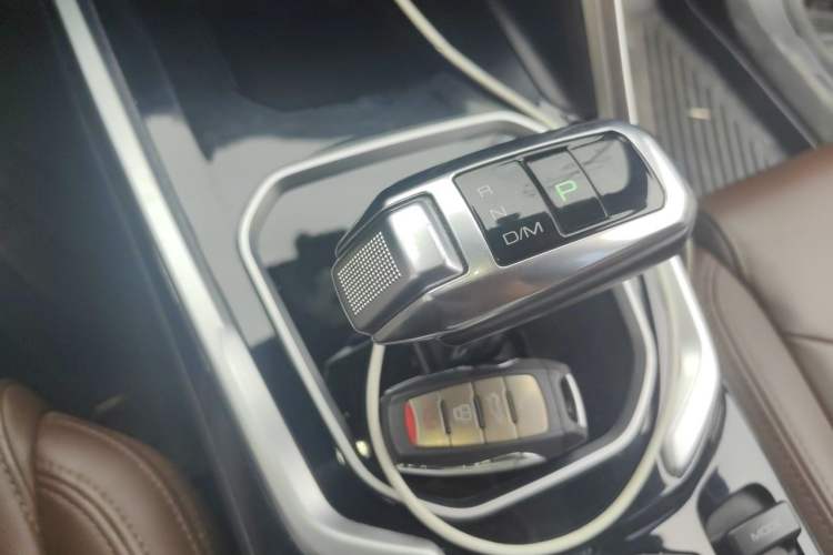 Used Haval H6 2017 Red Label 2.0T Automatic Two-Wheel Drive ZhiShang Model Gear Lever