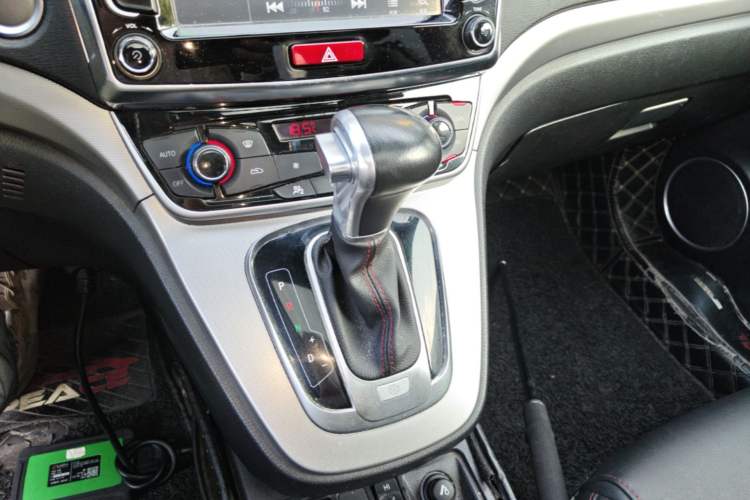 Used Haval H6 2017 Red-Label Sport Edition 1.5T Automatic Two-Wheel Drive Luxury Model Gear Lever