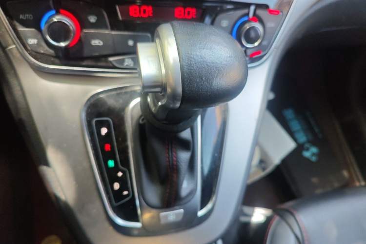 Used Haval H6 2017 Blue Label Sport Edition 1.5T Automatic Two-Wheel Drive Luxury Model Gear Lever