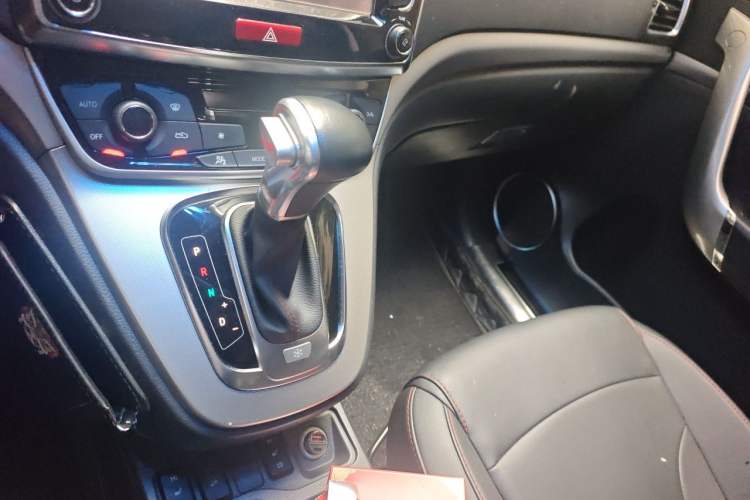 Used Haval H6 2017 Blue Label Sport Edition 1.5T Automatic Two-Wheel Drive Luxury Model Gear Lever