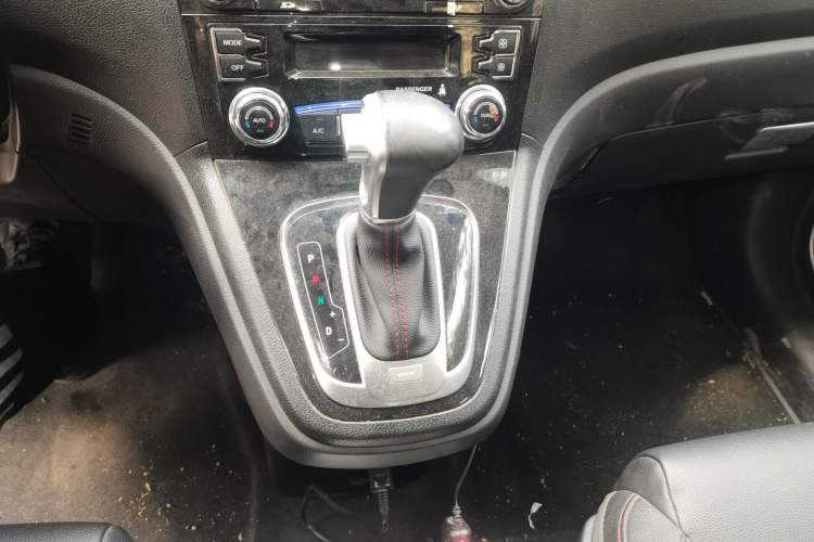 Used Haval H6 2017 Classic Edition 1.5T Automatic Two-Wheel Drive Elite Model Gear Lever