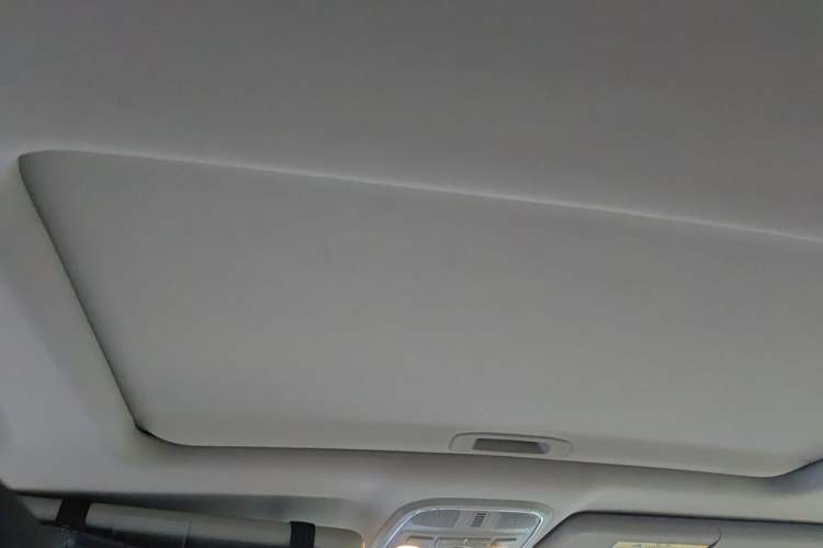 Used Haval H6 2017 Red-Label Sport Edition 1.5T Automatic Two-Wheel Drive Luxury Model Headliner