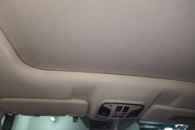 Used Haval H6 2017 Blue Label 2.0T Automatic Two-Wheel Drive Luxury Model Headliner