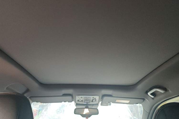 Used Haval H6 2017 Red Label 2.0T Automatic Two-Wheel Drive ZhiShang Model Headliner
