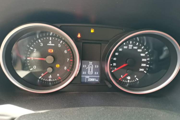 Used Haval H6 2017 Blue Label Sport Edition 1.5T Manual Two-Wheel Drive Elite Model Instrument Cluster