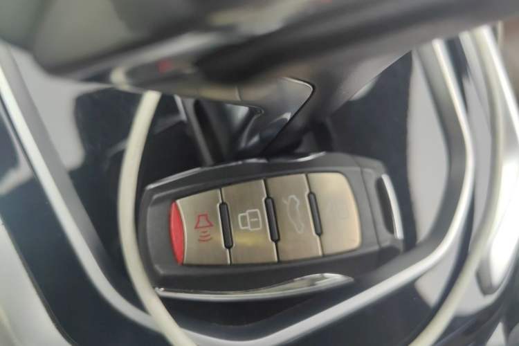 Used Haval H6 2017 Red Label 2.0T Automatic Two-Wheel Drive ZhiShang Model Interior 1