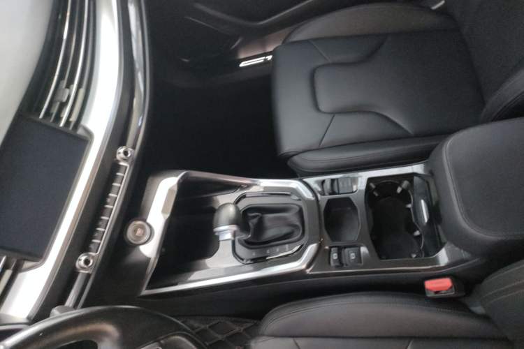 Used Haval H6 2017 Red-Label 1.5T Automatic Two-Wheel Drive Luxury Model Interior 4