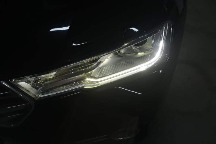 Used Haval H6 2017 Blue Label 2.0T Automatic Two-Wheel Drive Smart Edition Left Front Headlight
