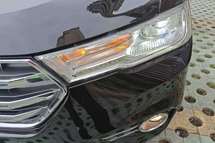 Used Haval H6 2017 Blue Label 1.3T Automatic Two-Wheel Drive Luxury Model Left Front Headlight