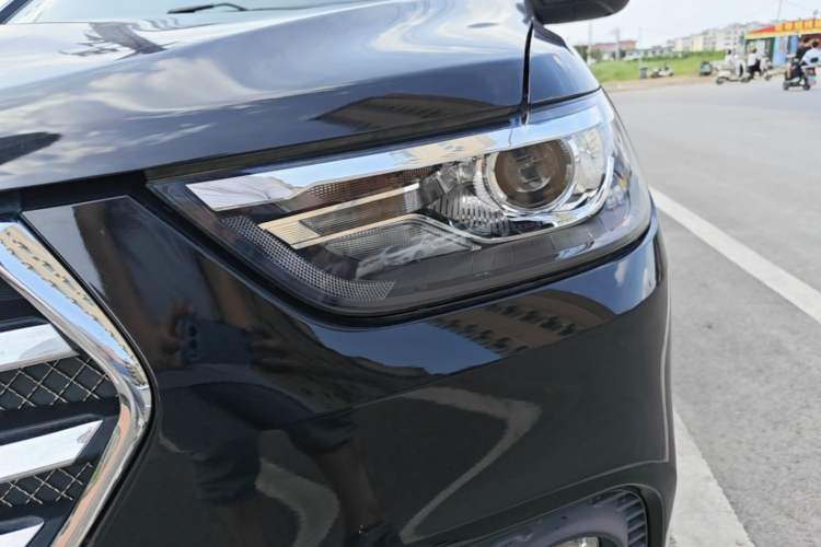 Used Haval H6 2017 Blue Label Sport Edition 1.5T Automatic Two-Wheel Drive Luxury Model Left Front Headlight