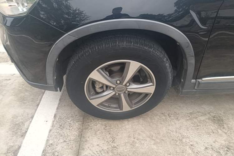Used Haval H6 2017 Red-Label Sport Edition 1.5T Manual Two-Wheel Drive Elite Model Left Front Wheel Hub