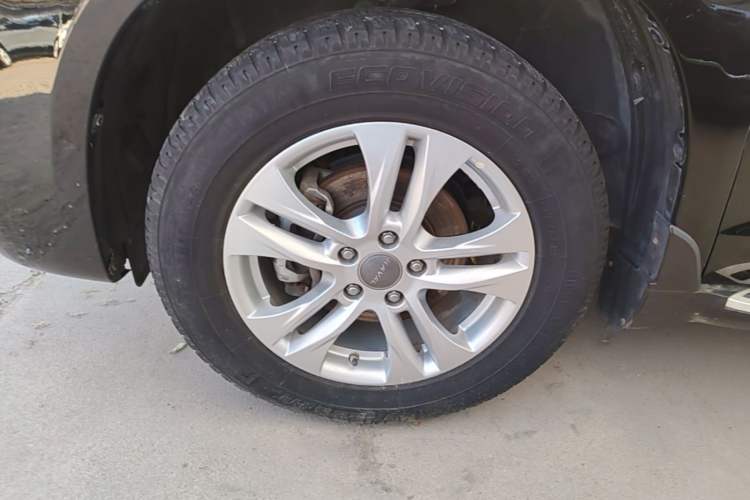 Used Haval H6 2017 Classic Edition 1.5T Automatic Two-Wheel Drive Elite Model Left Front Wheel Hub