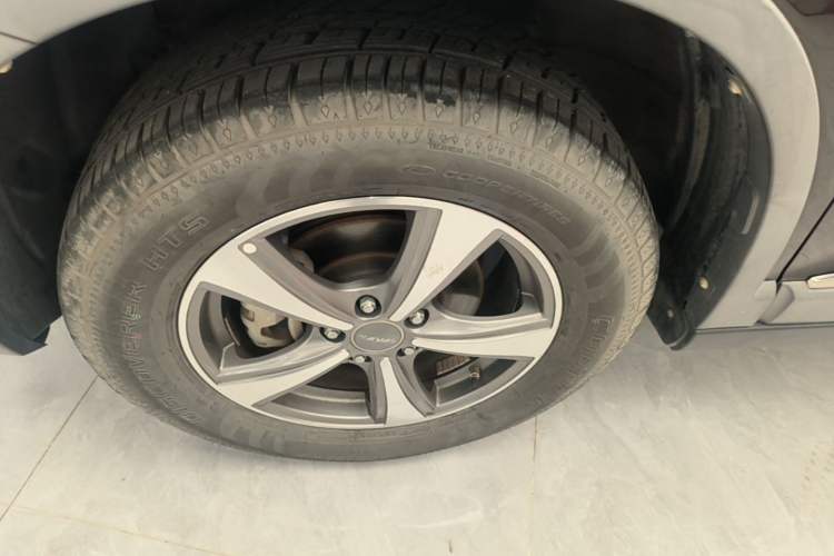 Used Haval H6 2017 Red-Label Sport Edition 1.5T Manual Two-Wheel Drive Elite Model Left Front Wheel Hub
