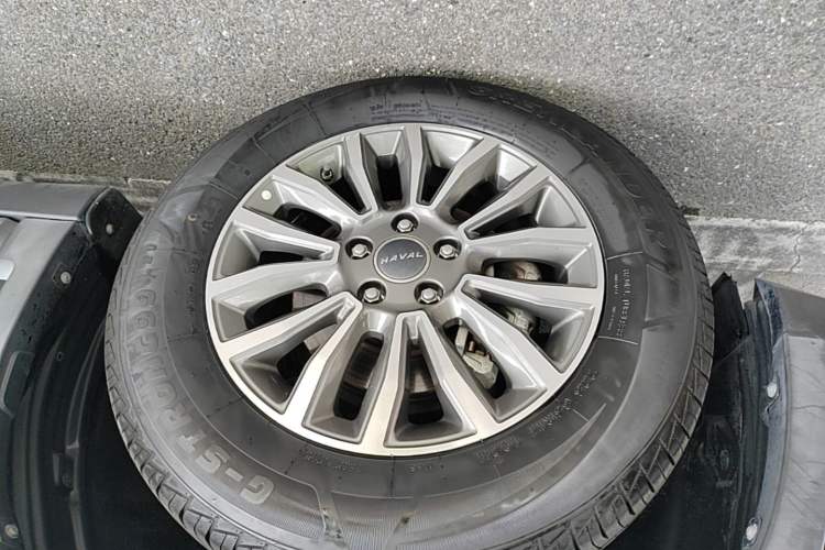 Used Haval H6 2017 Restyled Red-Label Sport Version 1.5T Automatic Two-Wheel Drive Luxury Trim Left Front Wheel Hub