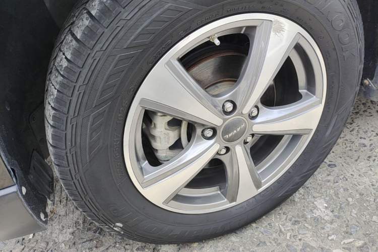 Used Haval H6 2017 Blue Label Sport Edition 1.5T Manual Two-Wheel Drive Elite Model Left Front Wheel Hub