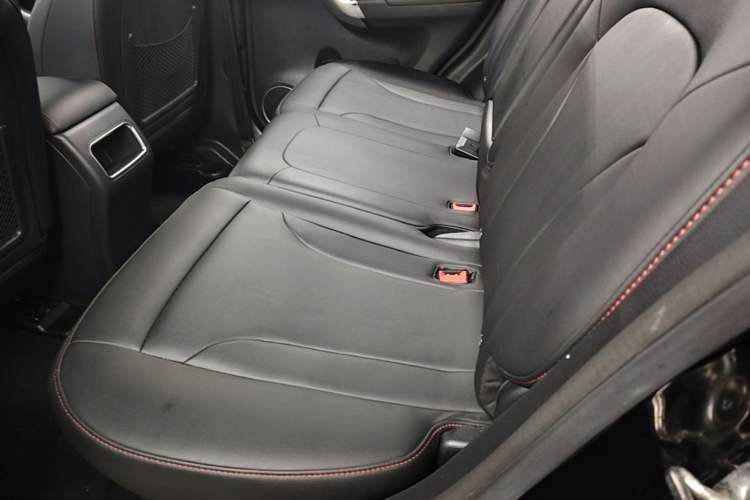 Used Haval H6 2017 Red-Label Sport Edition 1.5T Automatic Two-Wheel Drive Luxury Model Left Rear Seat