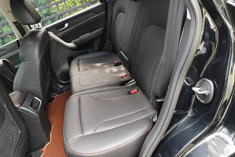 Used Haval H6 2017 Restyled Red-Label Sport Version 1.5T Automatic Two-Wheel Drive Luxury Trim Left Rear Seat
