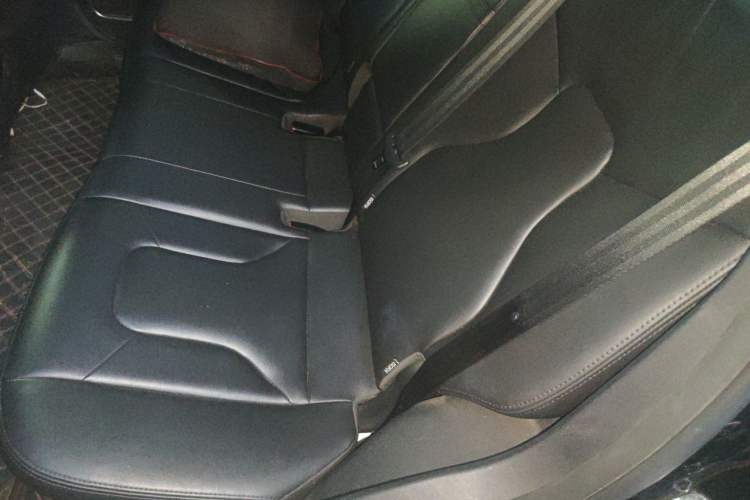 Used Haval H6 2017 Red Label 2.0T Automatic Two-Wheel Drive ZhiShang Model Left Rear Seat