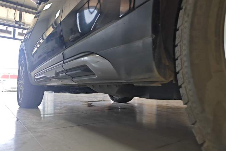 Used Haval H6 2017 Red Label 2.0T Automatic Two-Wheel Drive ZhiShang Model Left Side Sill