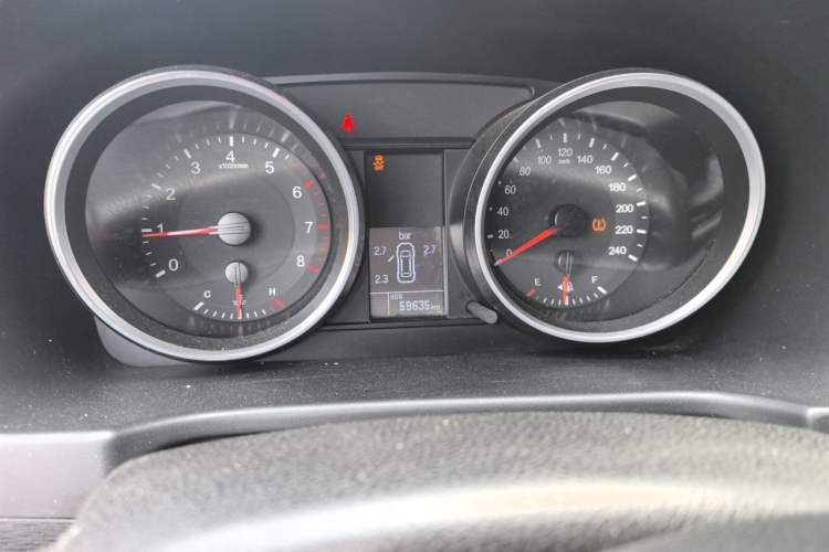 Used Haval H6 2017 Red-Label Sport Edition 1.5T Manual Two-Wheel Drive Elite Model Odometer Close Up