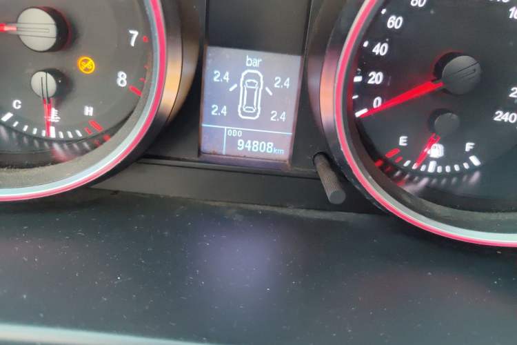 Used Haval H6 2017 Red-Label Sport Edition 1.5T Manual Two-Wheel Drive Elite Model Odometer Close Up