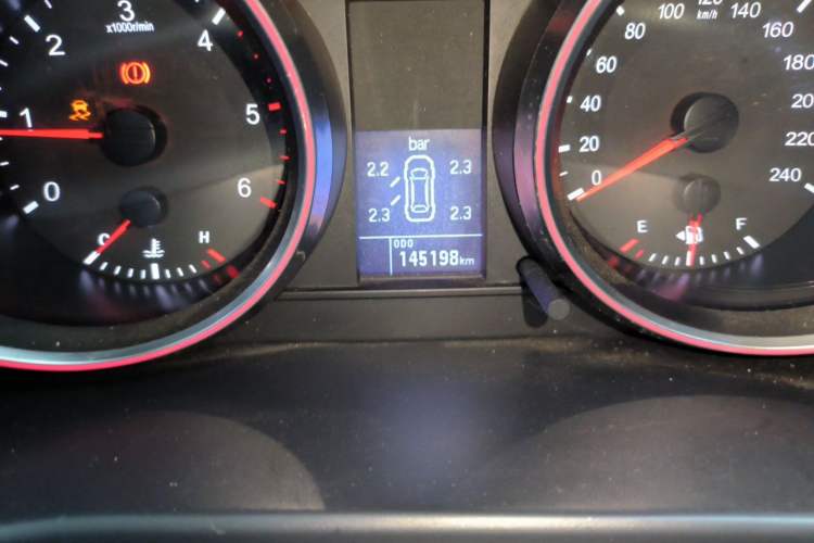 Used Haval H6 2017 Red-Label Sport Edition 2.0T Diesel Manual Two-Wheel Drive Elite Model China IV Standard Odometer Close Up