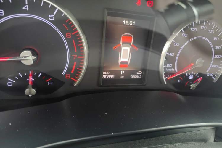 Used Haval H6 2017 Red Label 2.0T Automatic Two-Wheel Drive ZhiShang Model Odometer Close Up