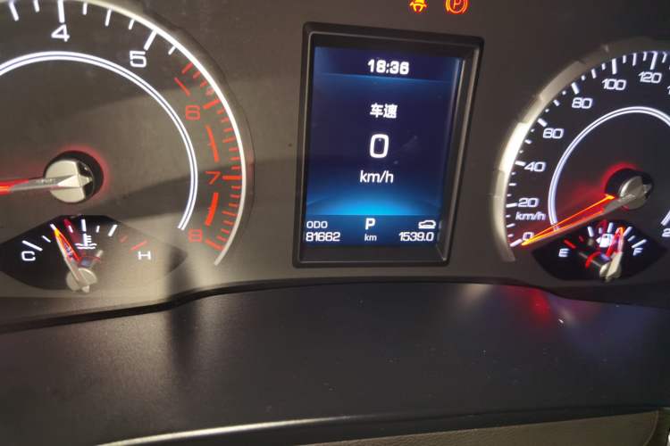Used Haval H6 2017 Blue Label 2.0T Automatic Two-Wheel Drive Luxury Model Odometer Close Up