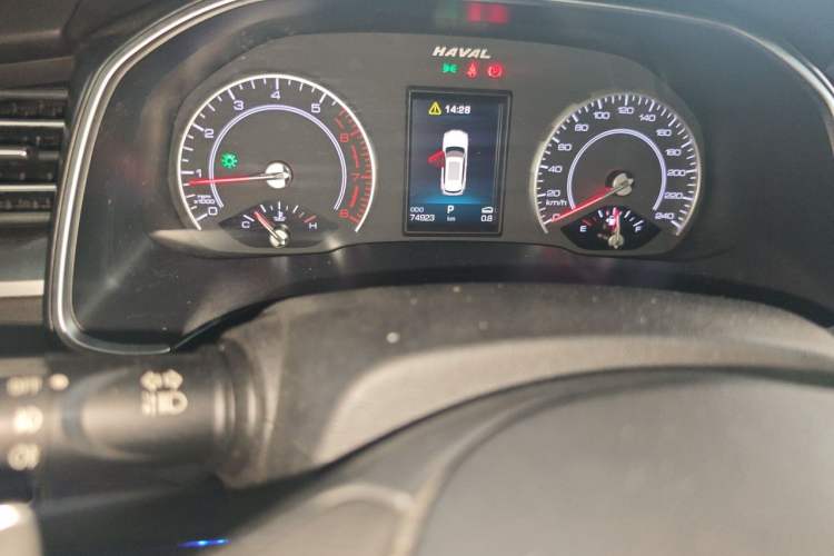 Used Haval H6 2017 Red Label 2.0T Automatic Two-Wheel Drive ZhiShang Model Odometer Close Up